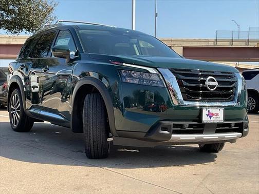 2025 Nissan Pathfinder Platinum FWD