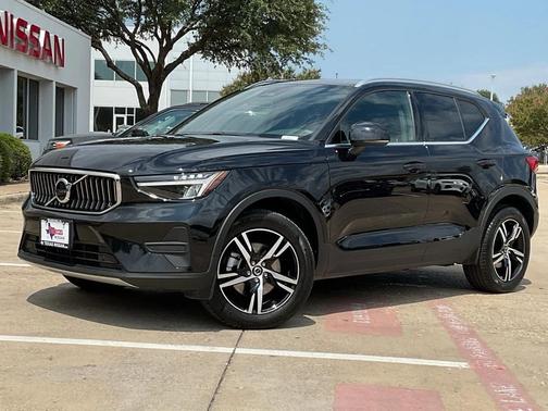 2024 Volvo XC40 B5 Core