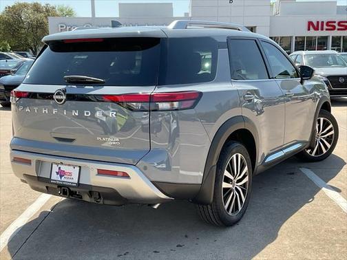 2025 Nissan Pathfinder Platinum 4WD