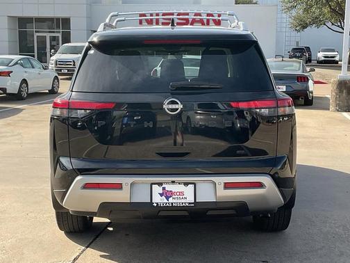 2023 Nissan Pathfinder SL FWD