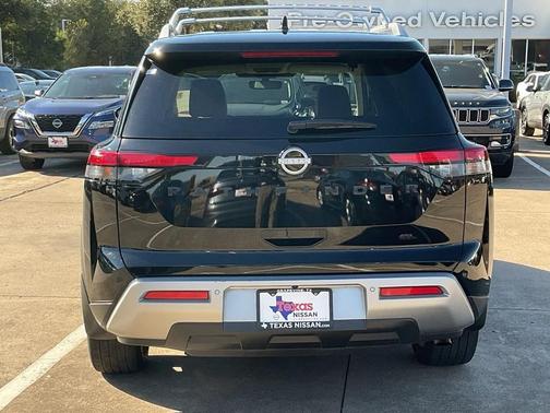 2023 Nissan Pathfinder SL FWD