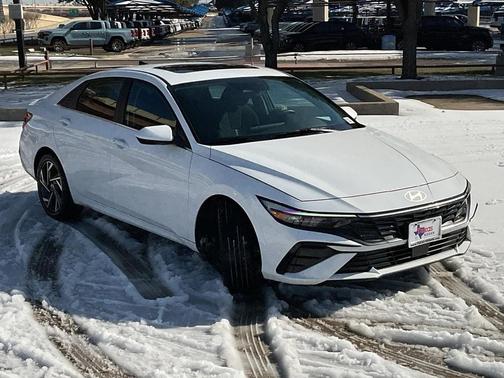 2025 Hyundai ELANTRA SEL