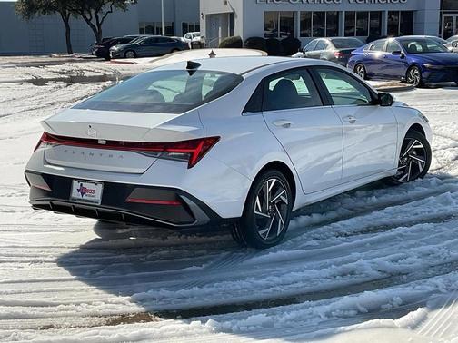 2025 Hyundai ELANTRA SEL