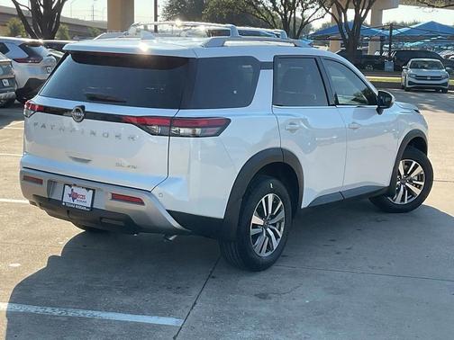 2025 Nissan Pathfinder SL 4WD