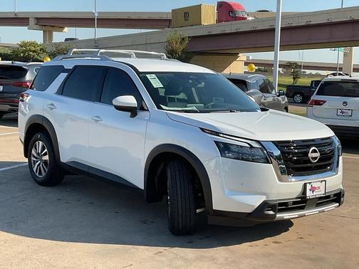 2025 Nissan Pathfinder SL 4WD