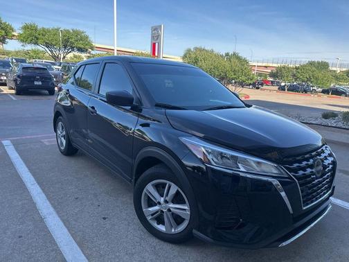 Super Black 2024 Nissan Kicks S