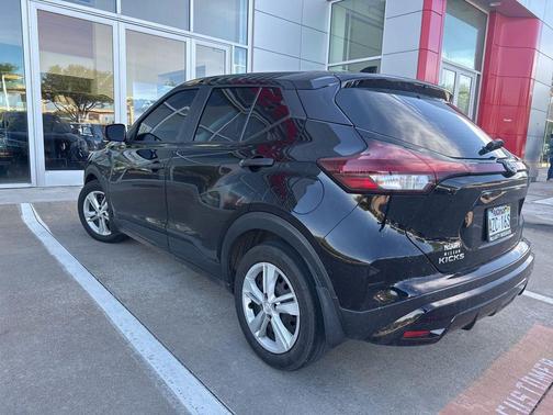 Super Black 2024 Nissan Kicks S