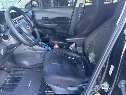 Super Black 2024 Nissan Kicks S