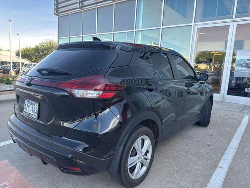Super Black 2024 Nissan Kicks S