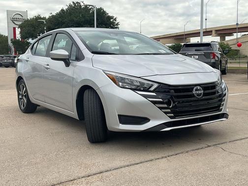 Brilliant Silver 2025 Nissan Versa 1.6 SV