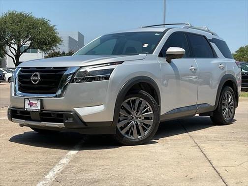 2022 Nissan Pathfinder SL 4WD
