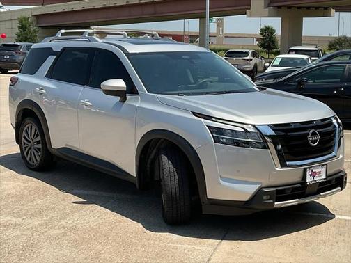 2022 Nissan Pathfinder SL 4WD