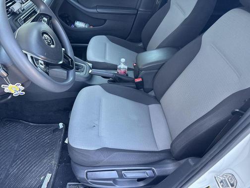 White Silver Metallic 2018 Volkswagen Jetta 1.4T S