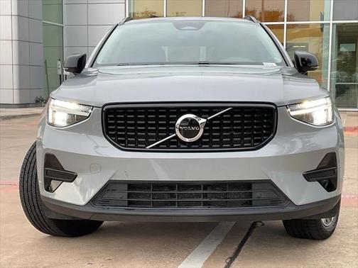 2024 Volvo XC40 B5 Core Bright Theme