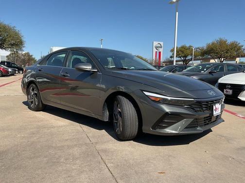 2025 Hyundai ELANTRA SEL