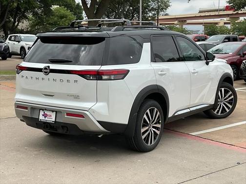 2025 Nissan Pathfinder Platinum 4WD