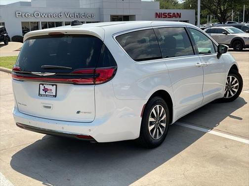2023 Chrysler Pacifica Hybrid Touring L