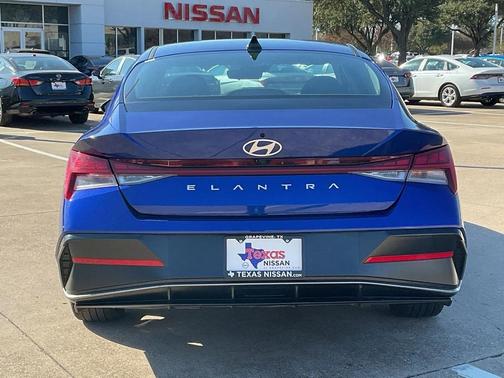 2025 Hyundai ELANTRA SEL