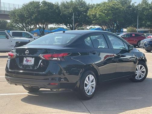 Super Black 2024 Nissan Versa 1.6 S
