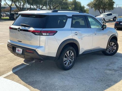 2024 Nissan Pathfinder SV FWD