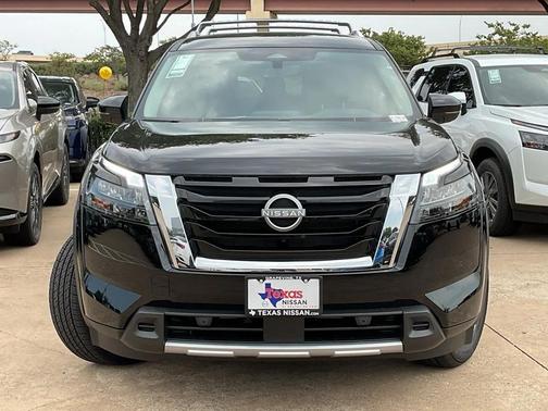2025 Nissan Pathfinder SL FWD