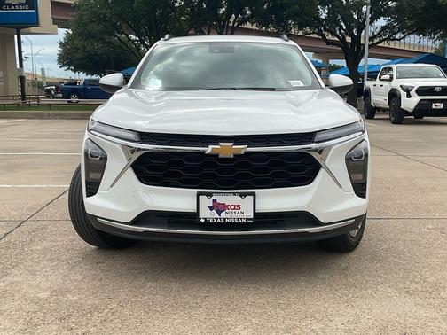 Summit White 2025 Chevrolet Trax LT