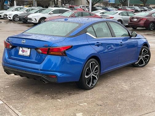 2025 Nissan Altima SR FWD