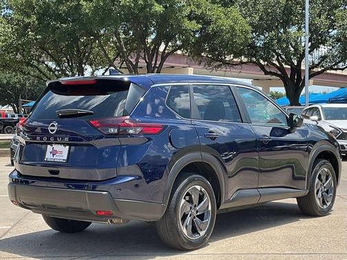 Deep Ocean Blue Pearl 2025 Nissan Rogue SV