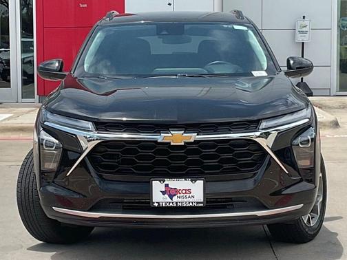 Mosaic Black Metallic 2025 Chevrolet Trax LT