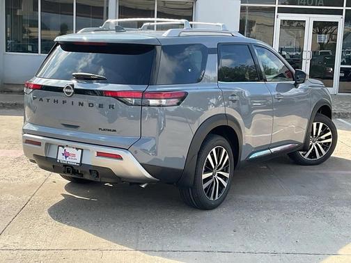 2025 Nissan Pathfinder Platinum FWD