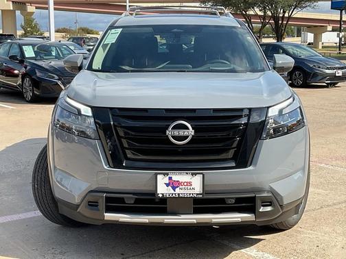 2025 Nissan Pathfinder Platinum FWD