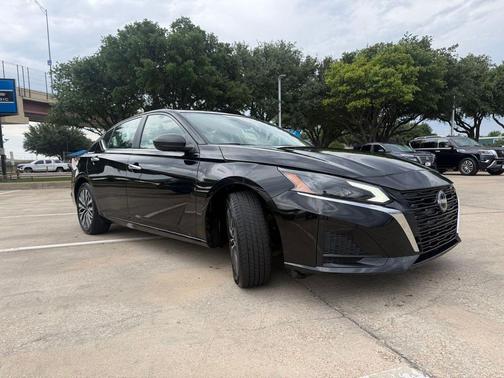 Super Black 2025 Nissan Altima 2.5 SV