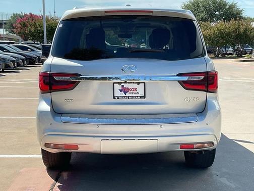 2022 INFINITI QX80 Luxe