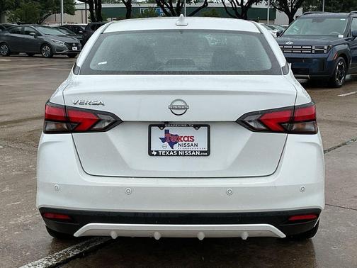 Aspen White Tricoat 2025 Nissan Versa 1.6 SV