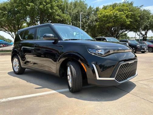 Fusion Black 2025 Kia Soul LX