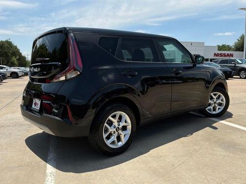 Fusion Black 2025 Kia Soul LX