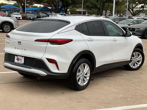 Summit White 2025 Buick Envista Preferred FWD