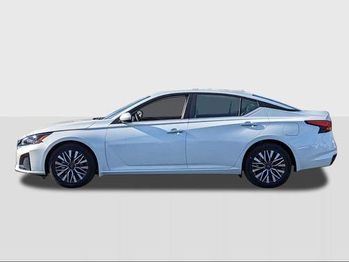 Pearl White Tricoat 2026 Nissan Altima SV FWD