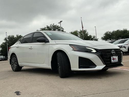 Pearl White Tricoat 2026 Nissan Altima SV FWD