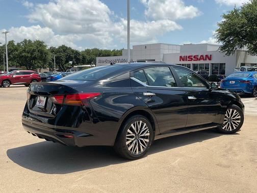 Super Black 2025 Nissan Altima 2.5 SV