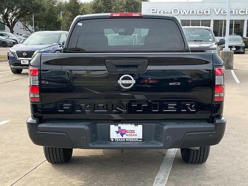 2022 Nissan Frontier S