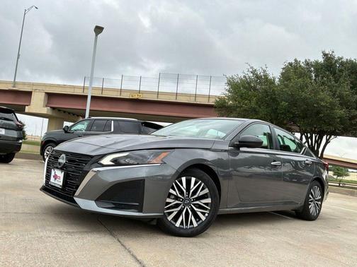 Gun Metallic 2025 Nissan Altima 2.5 SV
