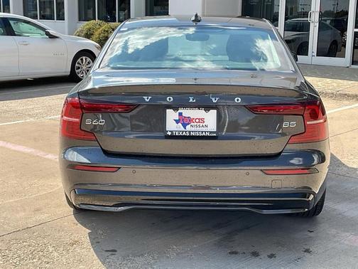 2024 Volvo S60 B5 Core Dark Theme