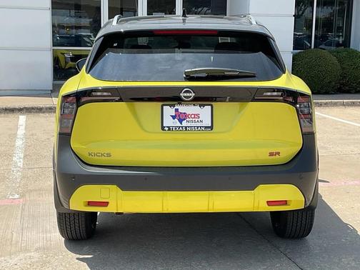 2025 Nissan Kicks SR