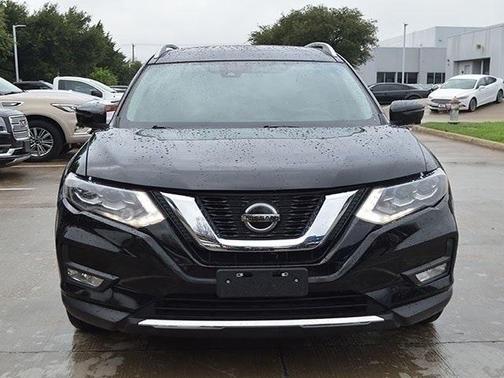 Photo 3 of 35 of 2018 Nissan Rogue SL
