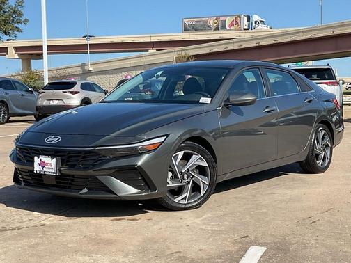 2025 Hyundai ELANTRA SEL