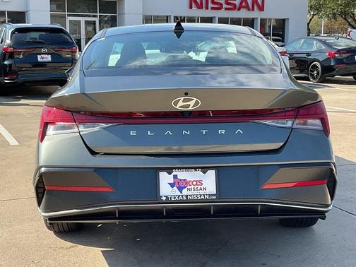 2025 Hyundai ELANTRA SEL