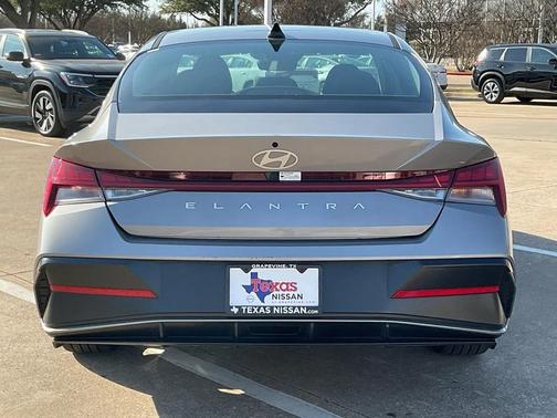 2025 Hyundai ELANTRA SEL