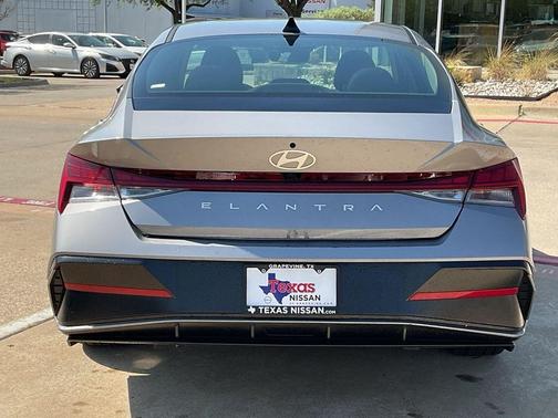 2025 Hyundai ELANTRA SEL