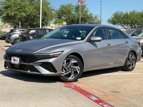 2025 Hyundai ELANTRA SEL